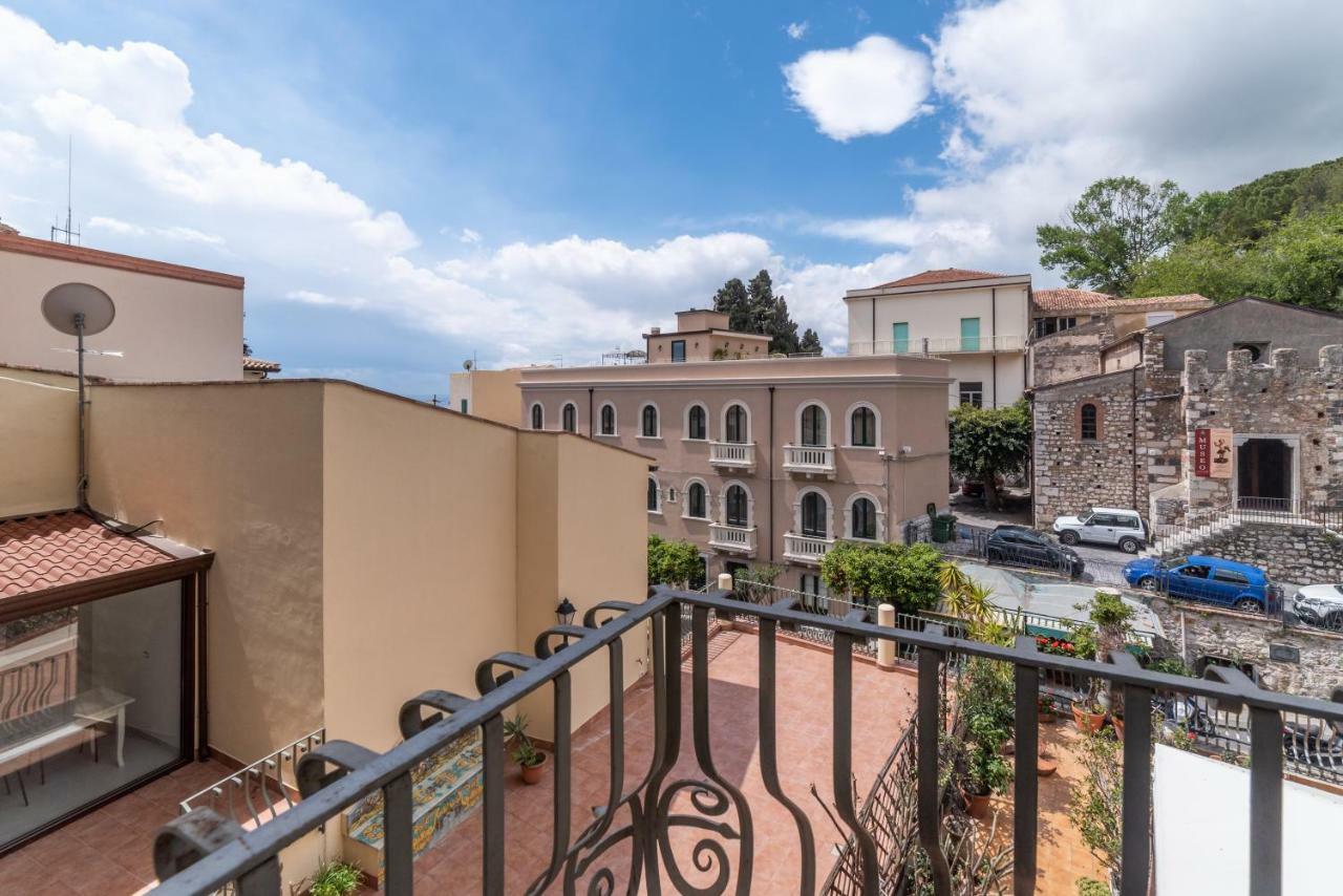 Theokles Apartment Taormina Exteriör bild